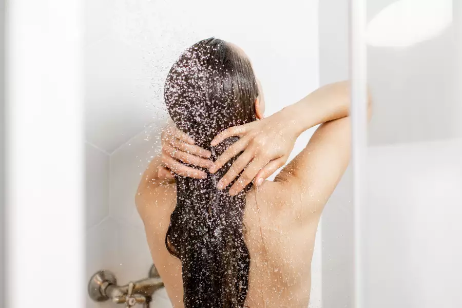 Ducha piel y cabello más sano y suave con agua sin cal con un descalcificador